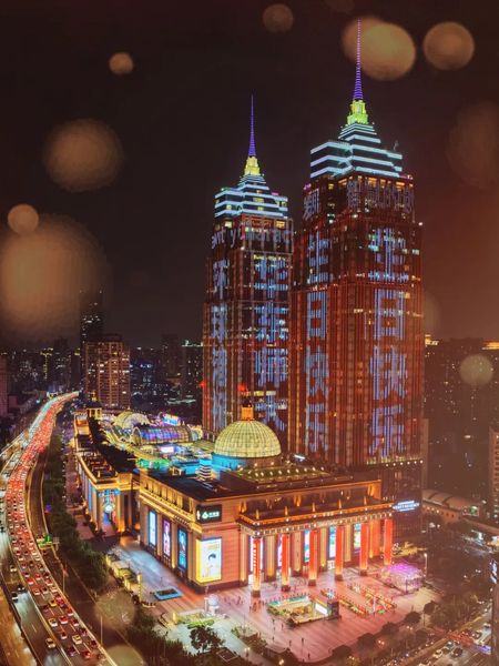 “师大红”点亮浦江夜！祝贺华东...