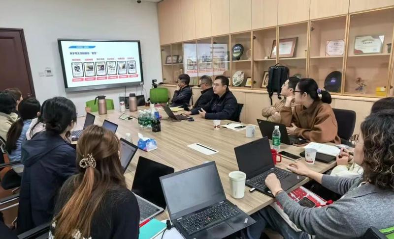 校友办、基金办党支部举办树立和...